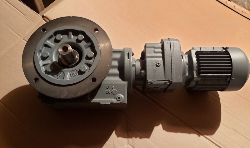 Мотор-редуктор KAF57 SEW-EURODRIVE аналог KAF57R37.1743.0,8DT63S4